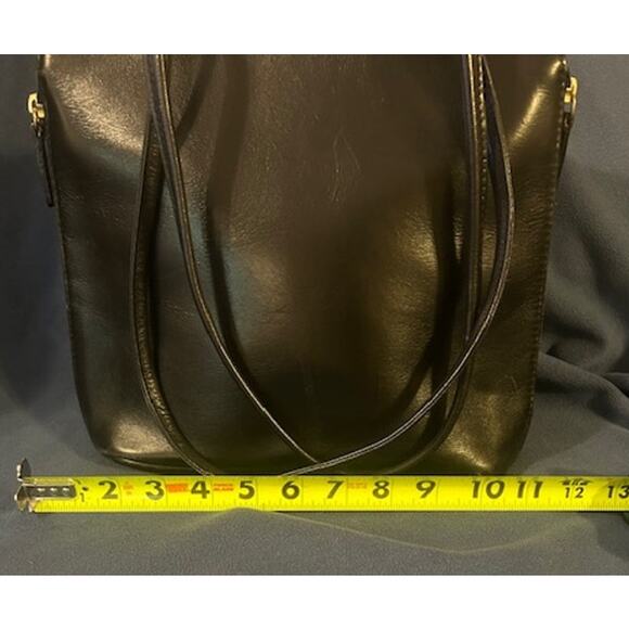 Hidesign Black Leather Expandable Medium Sized Shoulder Bag - Picture 4 of 9